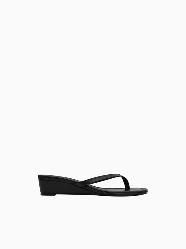 Thong Wedge in Black product image